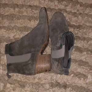 Vince womens booties size 9